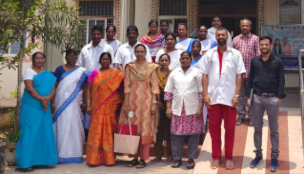 హెచ్ పివి వ్యాక్సిన్ ను పరిశీలించిన అధికారులు