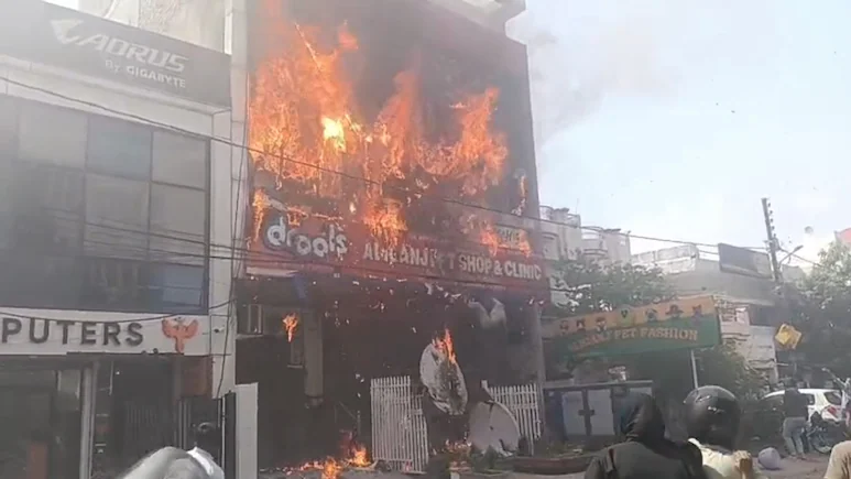 Fire accident At Coaching Centre In Lucknow