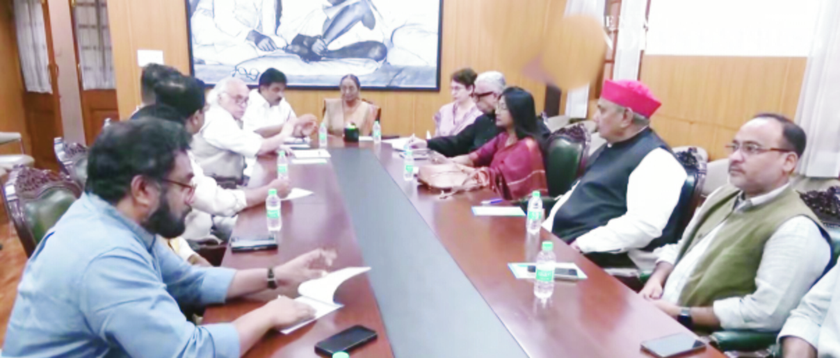 india blok meet kharge.jpg