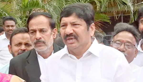 Jogi Ramesh's family approaches the Vijayawada Women's Court.