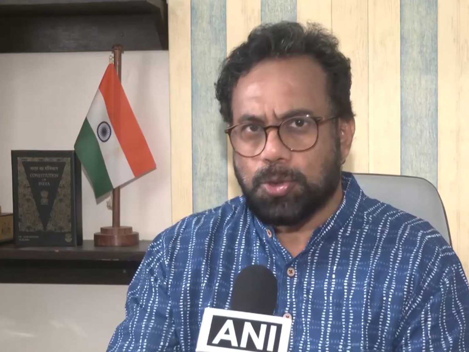 సిఇసి తొలగింపు నిరాటంకంగా సాగాలి..
- ఎన్నికల సంఘంపై జోక్యం చేసుకోండి
- రాష్ట్రపతికి జాన్‌ బ్రిటాస్‌ లేఖ image 1