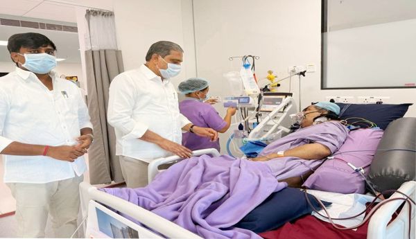 YCP leaders call on Mudragada to offer condolences/support