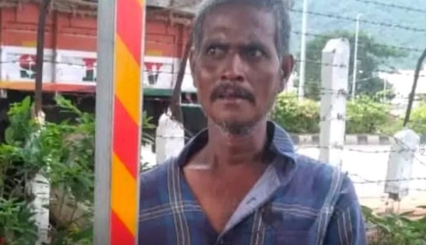 Man dies after being attacked on suspicion of stealing plastic trays.