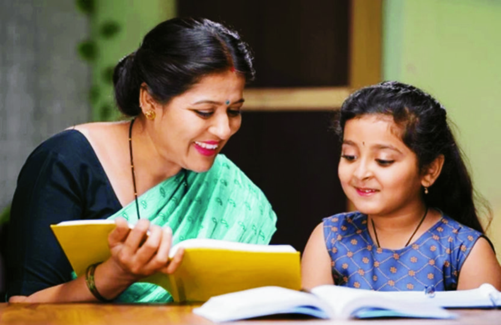 mother-teaching-his-daughter
