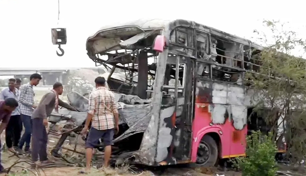 Bus rams into lorry – 8 dead