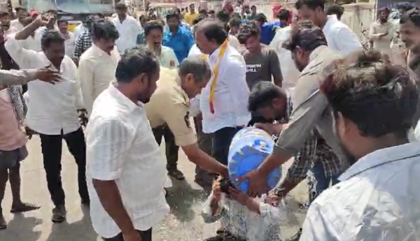 Coalition leaders clash over municipal chairman candidate in Samarlakota