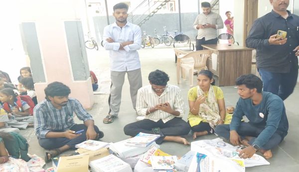 SFI protests against the sale of books at corporate Narayana educational institutions.