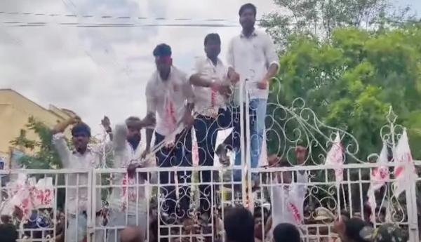 Video - SFI's statewide protest and siege of the Collectorate demanding the release of pending fee reimbursement dues.