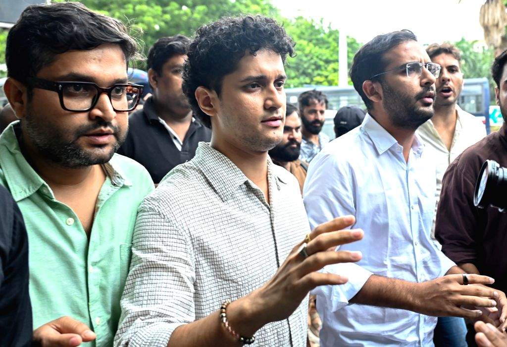 సిఇసిని కాపాడేందుకే ప్రజలపై యుద్ధం!
- జ్ఞానేష్‌‌ కోసం ప్రధాని మోడీకి ఎందుకు అంత పట్టుదల?
- జంతర్ మంతర్ మార్చడం సరికాదు 
- సిజెపి కన్వీనర్ అభిజీత్‌ దీప్కే image 1