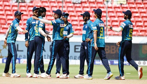 Warangal won the toss and elected to bat.