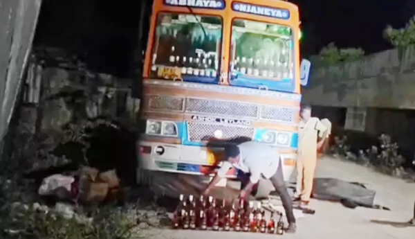 Huge quantity of Goa liquor in a lorry