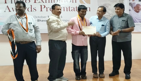Award for Prajasakti photographer
