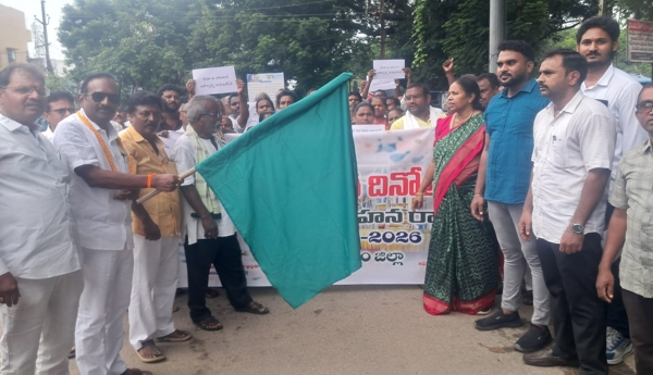 MLC Gade Srinivasa Rao flags off handloom fabric rally.
