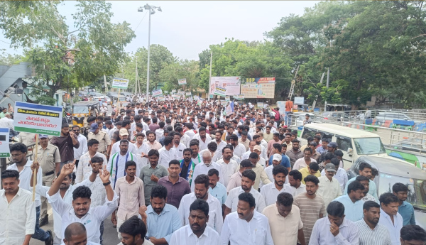 CBI Inquiry Must Be Ordered into DSC: YCP Leaders' Protest