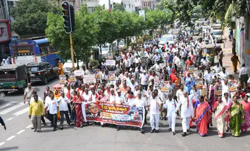ఎన్నికల కమిషన్‌ను పునర్వ్యవస్థీకరించాలి
- తక్ష‍ణమే సిఇసి రాజీనామా చేయాలి : వి. శ్రీనివాసరావు
- రాష్ర్టవ్యాప్తంగా మిన్నంటిన నిరసనలు image 1