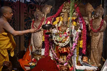 లలితా త్రిపురసుందరీ దేవిగా దుర్గమ్మ
- నేడు మూలనక్షత్రం సందర్భంగా ప్రత్యేక ఏర్పాటు
- పట్టువస్త్రాలు సమర్పించనున్న సిఎం image 1