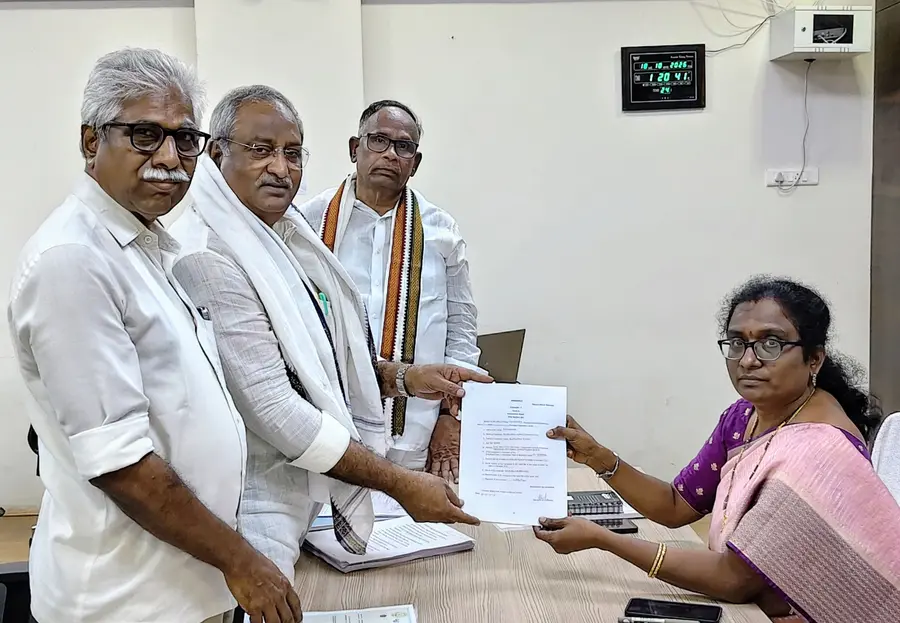 విజయవాడ మేయర్‌గా ఎబి వెంకటేశ్వరరావును గెలిపించాలి
- వామపక్షాలు, కాంగ్రెస్‌, ప్రజాసంఘాల నేతల పిలుపు
- స్వతంత్ర అభ్యర్థిగా నామినేషన్‌ దాఖలు image 1