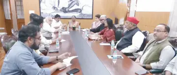 india blok meet kharge.jpg