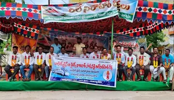 Journalists' hunger strikes for the realization of the bullet train project.