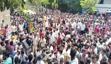 Massive protest rally by police job candidates