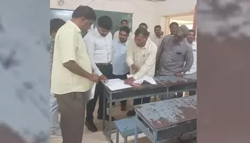District Collector Mahesh Kumar inspected the arrangements for the municipal elections.