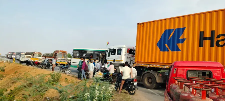 lorry and bus .jpeg