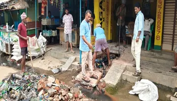 Obstructions to the drainage system caused by slabs.