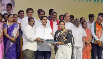3 వేలమందికి ఇళ్ల పట్టాలను పంపిణీ చేసిన మంత్రి లోకేష్