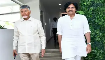 Pawan visits Chandrababus residence