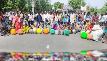 గుక్కెడు మంచినీళ్లు వినిపించండి మహాప్రభో...