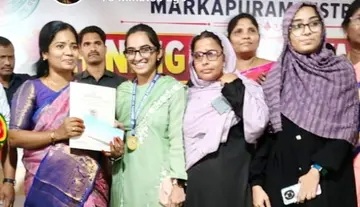 'Shining Star' Award for Inter-State Ranker Tahira Fathima
