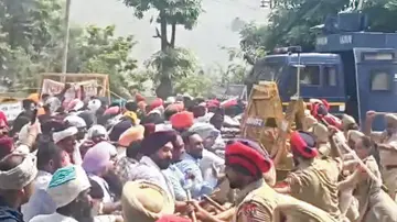 Lathi charge on employment guarantee scheme workers