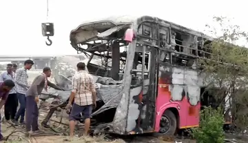 Bus rams into lorry – 8 dead