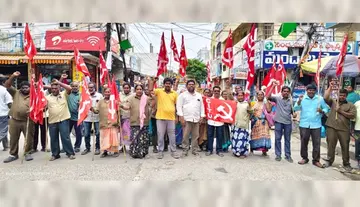 Municipal workers protest