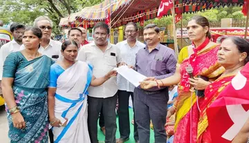 Scheme workers' ire – The workforce lays siege to the Collectorate!