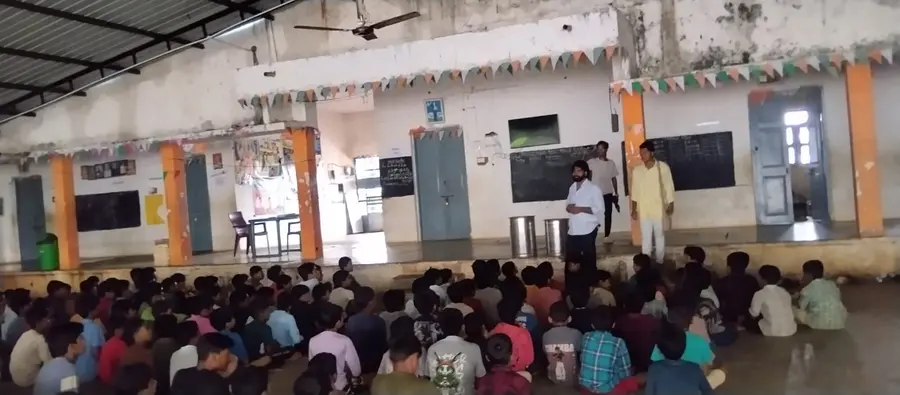 గిరిజన పాఠశాలల్లో కరువైన కనీస వసతులు
- ప్రభుత్వం, మంత్రి లోకేష్ స్పందించాలి 
ఎస్ఎఫ్ఐ రాష్ట్ర అధ్యక్షులు రామ్మోహన్ డిమాండ్‌ image 1