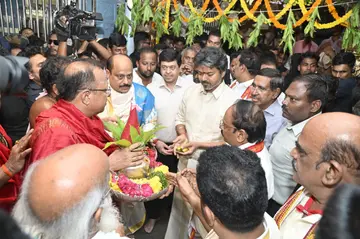 దుర్గమ్మను దర్శించుకున్న తమిళనాడు సిఎం విజయ్ image 1