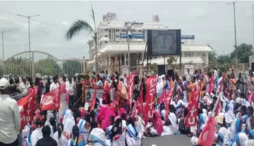 Anganwadi workers' protest in Tirupati