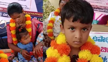“మా నాన్నలకు ఉపాధి ఇవ్వండి” : దీక్షల్లో పసిపిల్లలు