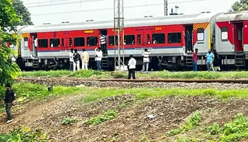 Goods train derails – Passengers face hardship