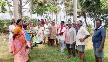 ఐరిస్ మస్టర్ విధానాన్ని రద్దు చేయాలి: ఏపీ వ్యవసాయ కార్మిక సంఘం డిమాండ్