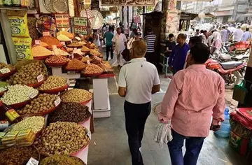పట్టణ ప్రజల్లో ఆర్థిక భయాలు
ఉపాధి, ధరలపైనే ఆందోళన
ఆర్థిక పరిస్థితి దిగజారిందన్న 54 శాతం మంది
95 శాతం మందికి ధరల సెగ
భవిష్యత్తు పైనా బెంబేలు
ఆర్బిఐ సర్వేలో వెల్లడి image 1
