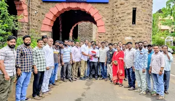 ఔట్సోర్సింగ్ ఉద్యోగుల సమస్యలు పరిష్కరించాలి : గంటా సంపత్ కుమార్