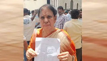 Former minister's vote missing