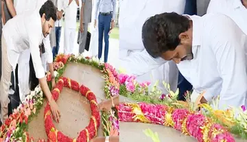 'మిస్ యూ నాన్నా` : వైఎస్ఆర్ కు వైఎస్.జగన్ నివాళి